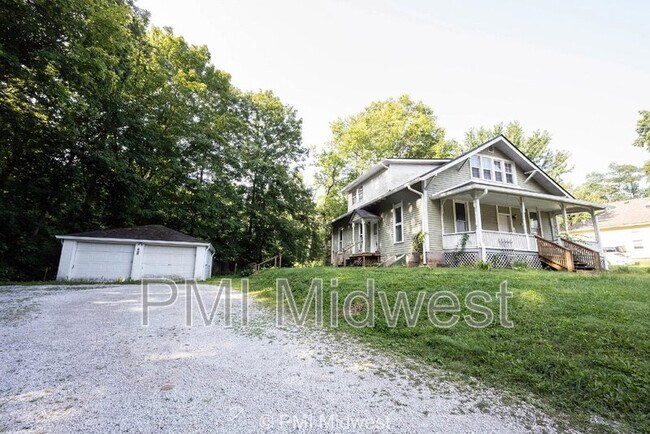 Primary Photo - 395 E Main St