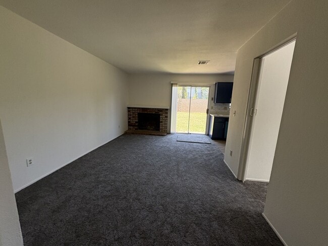 Building Photo - Beautiful 4-bedroom home close to schools ...