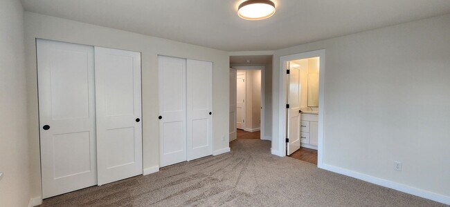 Building Photo - 3213150