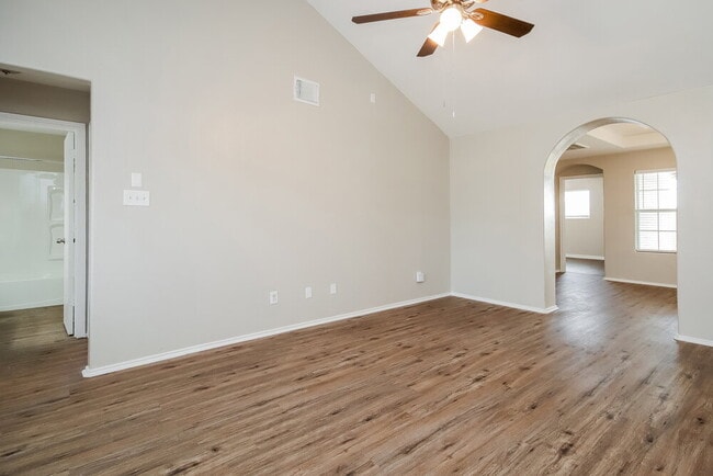 Building Photo - 5513 Rio Alamo St