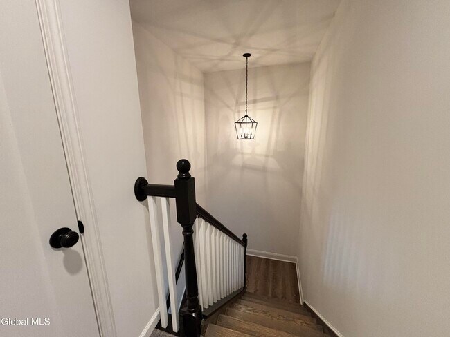 Building Photo - 587A Grooms Rd