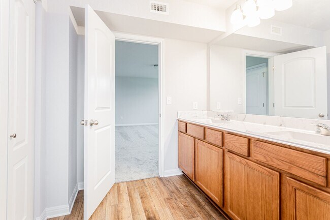 Building Photo - Bright & Airy 3 Bedroom, 2.5 Bathroom Home – Two Stories of Comfort