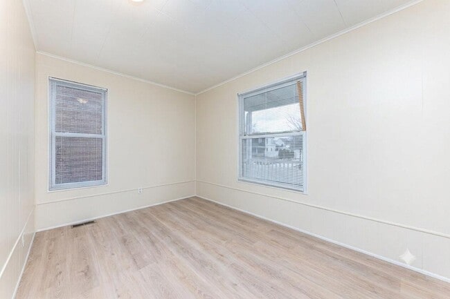 Building Photo - 405 Starkweather St