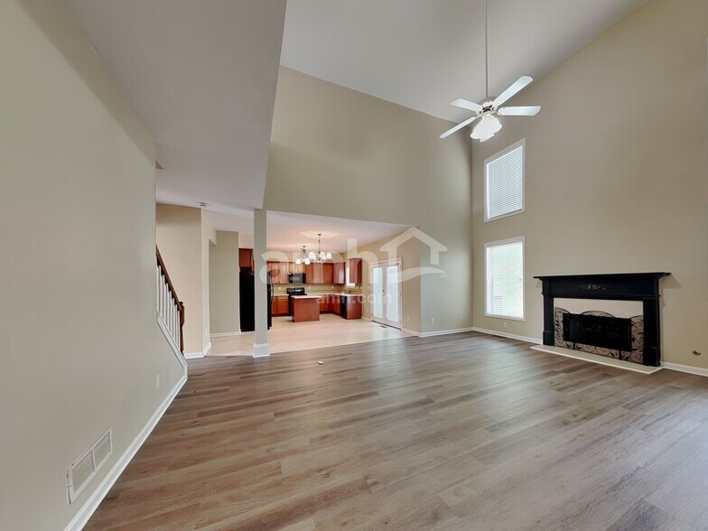 Building Photo - 1387 Belfaire Lake Trl