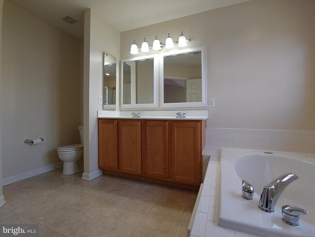 Building Photo - 912 Glaze Ct