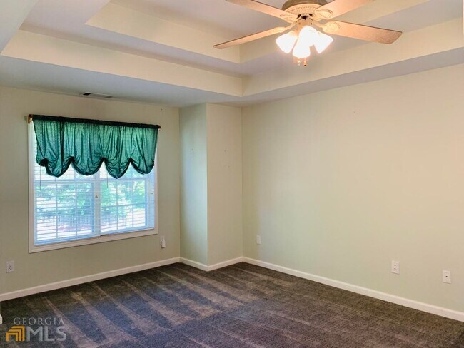 Building Photo - 752 Reeves Lake Dr SW