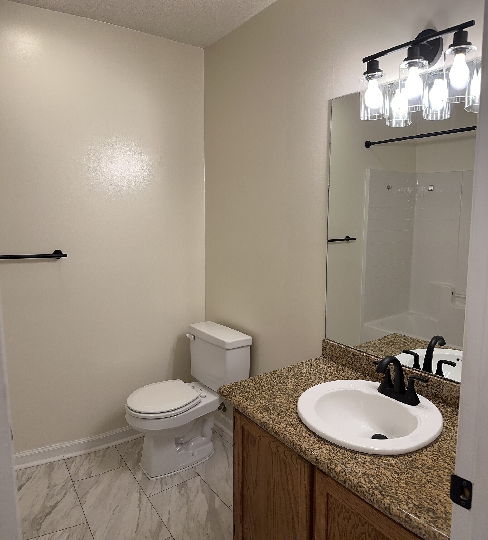 Building Photo - 21 Maplecrest Dr