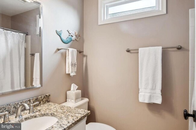 Building Photo - 6603 Forsythia St