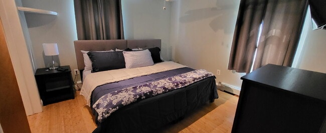 Building Photo - Fully Furnished Pearl Street Retreat in th...