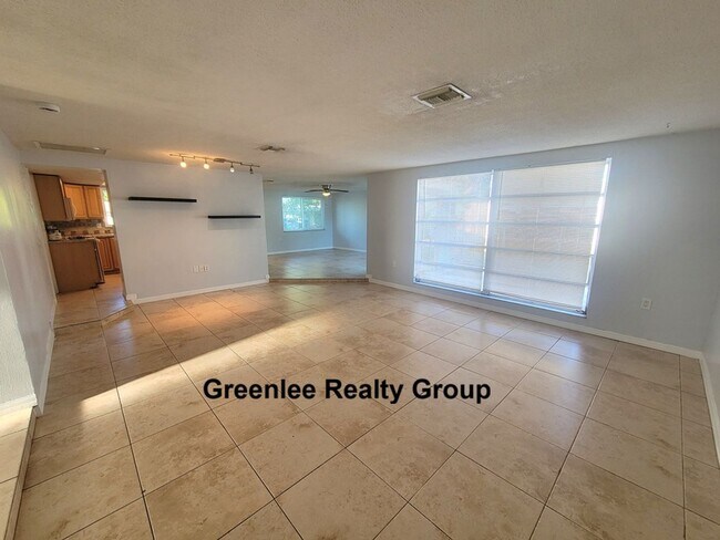 Building Photo - 7741 Treasure Pointe Dr