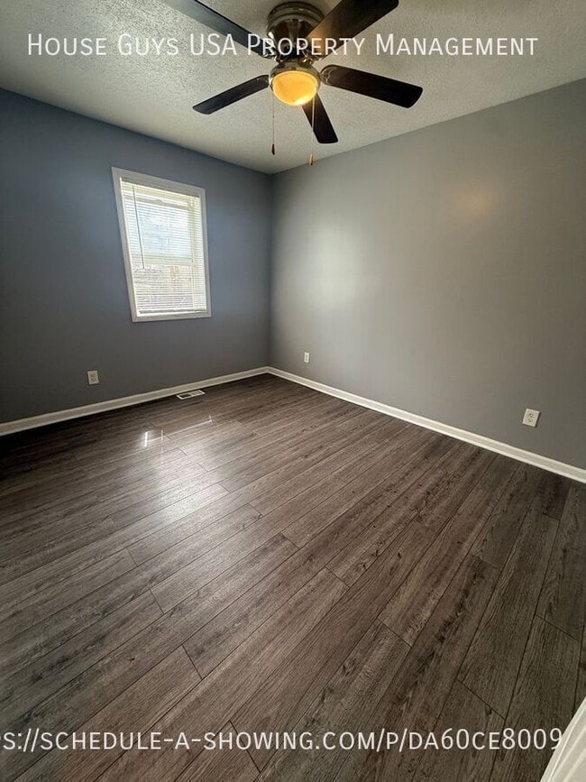 Building Photo - 3205 E 20th St