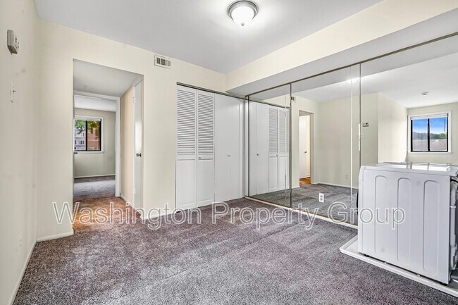 Building Photo - 3904 Stone Gate Dr