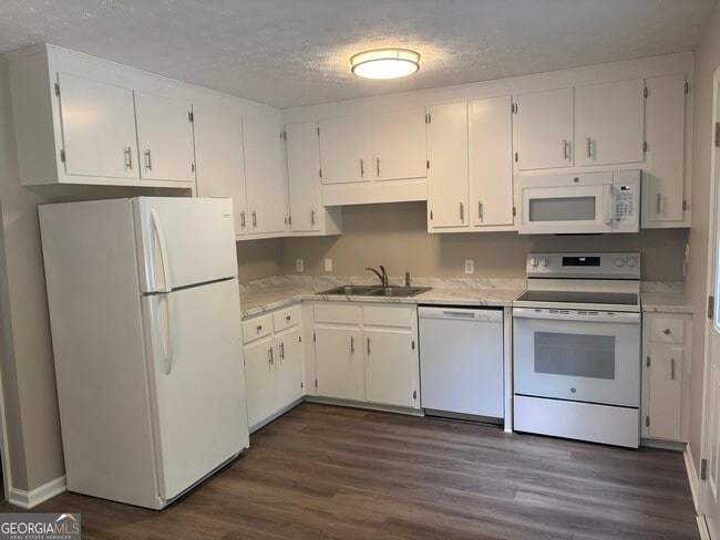 Building Photo - 97 Lily Dr
