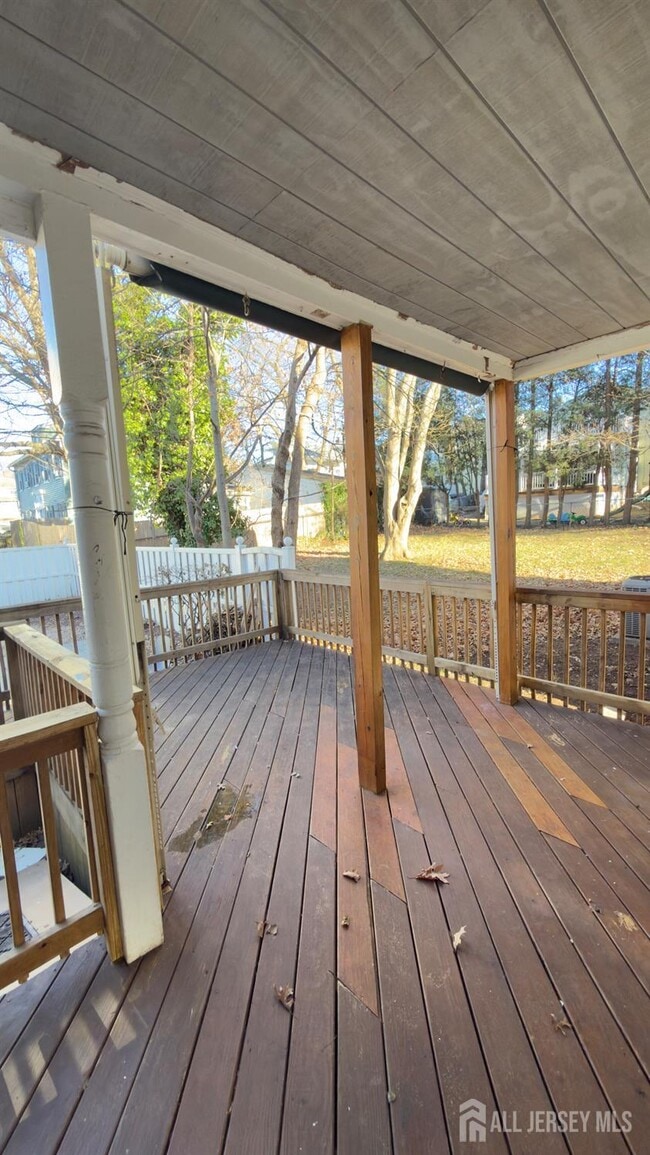 Building Photo - 55 Suydam St