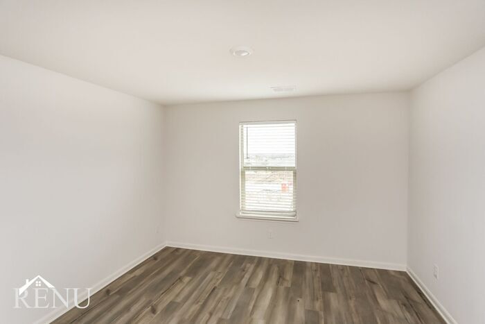 Building Photo - 2016 Hialeah Dr