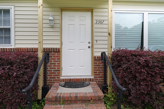 Building Photo - Adorable Three Bedroom in Beaufort