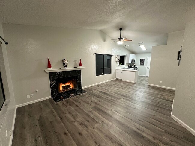 Building Photo - 14334 Poplar St