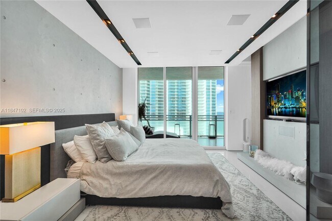 Building Photo - 3535 S Ocean Dr