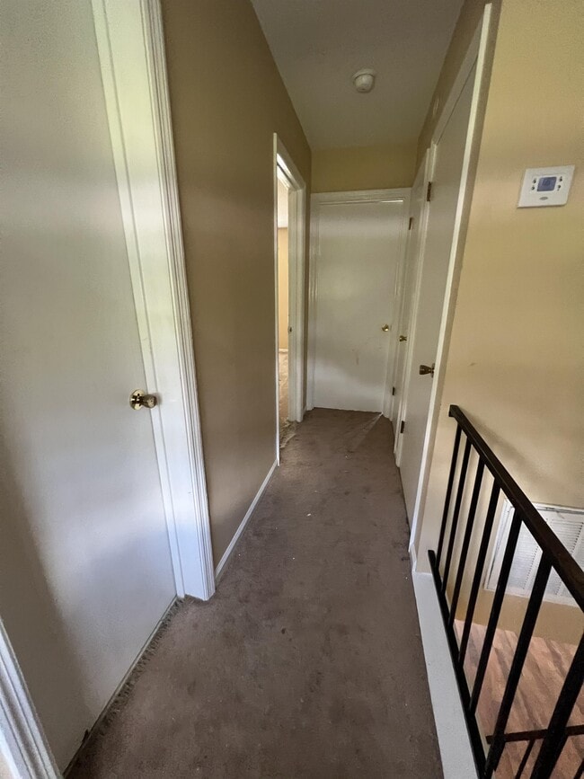 Building Photo - 323 Beverly St