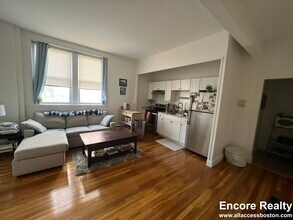 Building Photo - 202 St Paul St