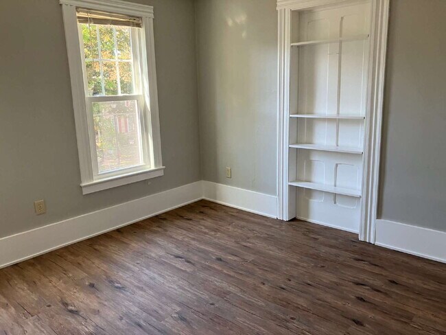 Building Photo - Available October 1 in the Village of Fairport!  2 Bedroom 1 bath upper apartment for $1,515/mo