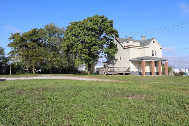 Primary Photo - 2233 Groveport Rd