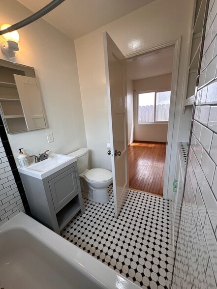 Building Photo - 4659 Idaho St