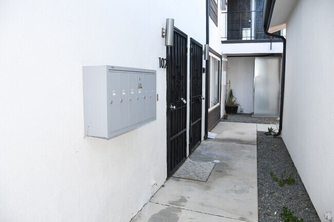 Building Photo - Valencia (994)