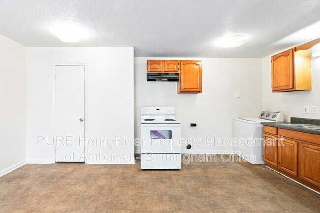 Building Photo - 8017 1st Ave S