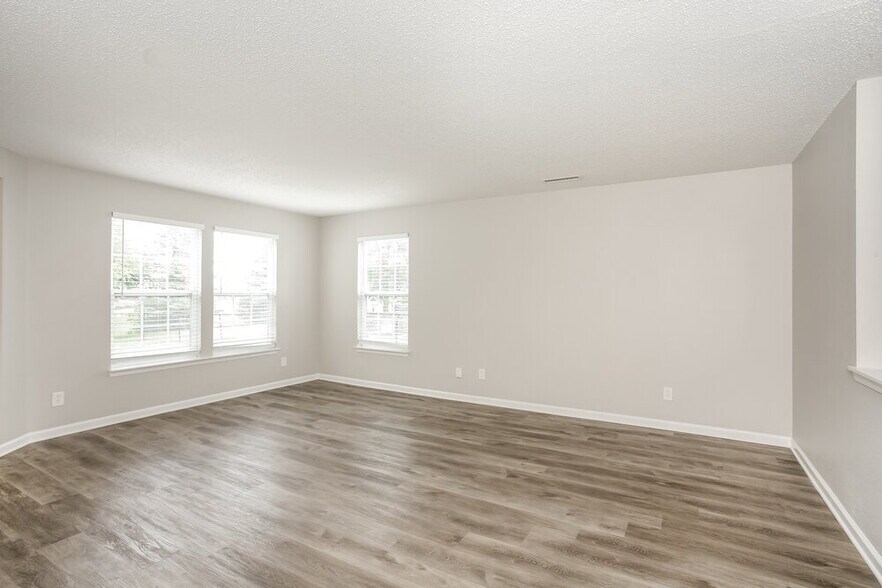 Building Photo - 5609 Woodland Trace Blvd
