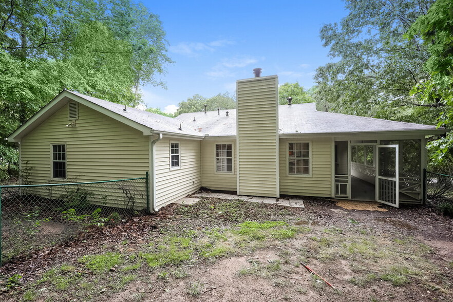 Building Photo - 85 Lakeside Dr
