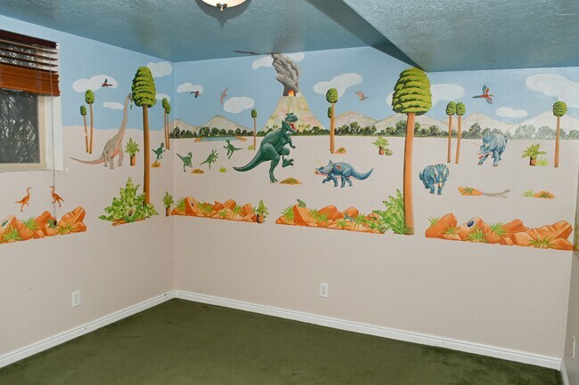 Building Photo - 176 E 200 S