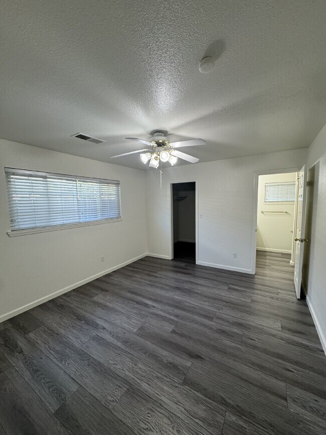 Building Photo - 4bd 2 Bedroom home with solar- huge back yard- $2,000 for the first 6 months lease will revert to...