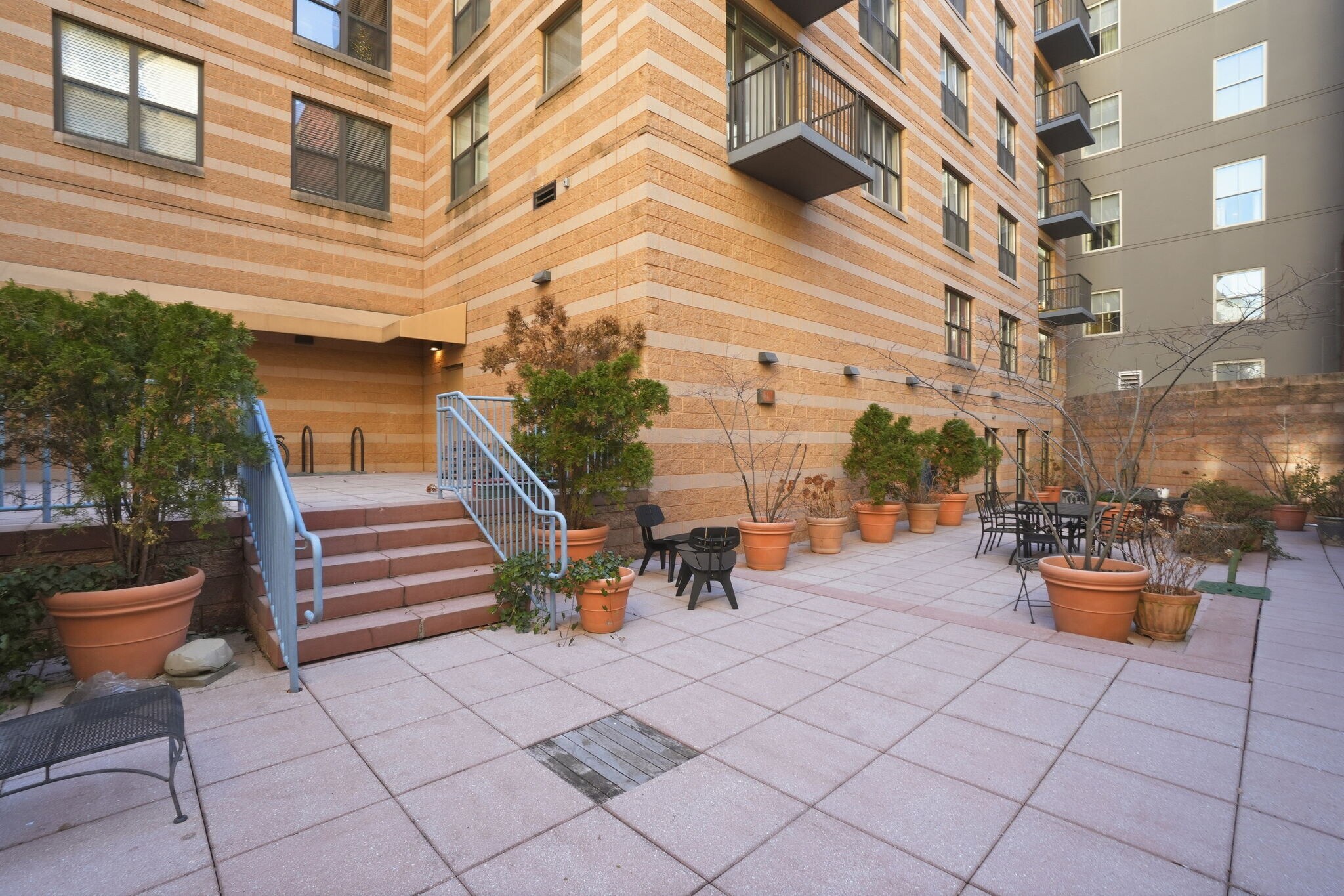 Building Photo - 1001 L St NW