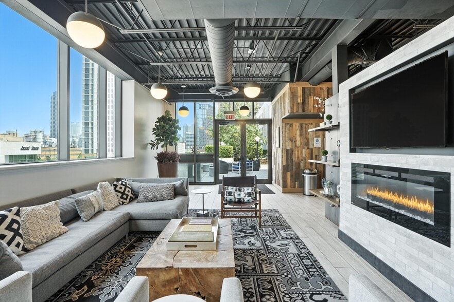 Building Photo - 708 W Wayman St