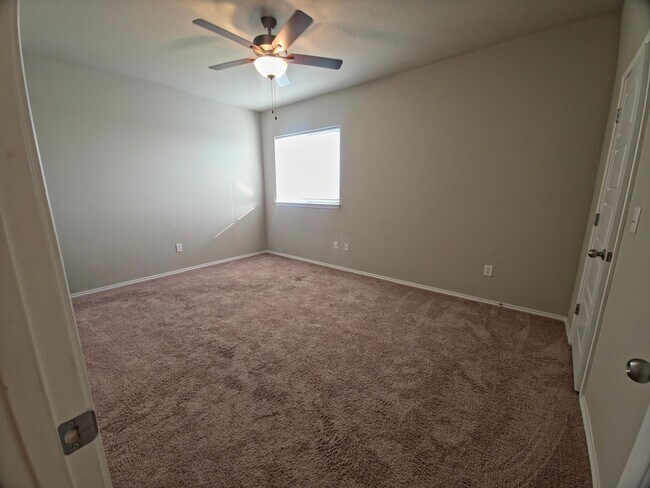 Building Photo - 138-140 Dodge Rd