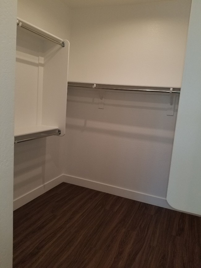 Building Photo - AMAZING TOWNHOME IN MCQUEEN AND OCOTILLO