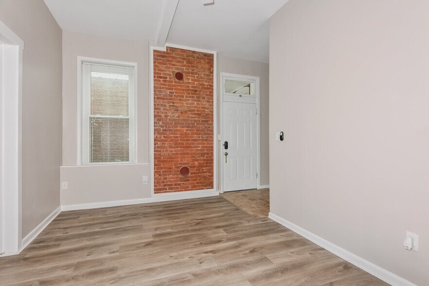 Building Photo - 3216 Itaska St