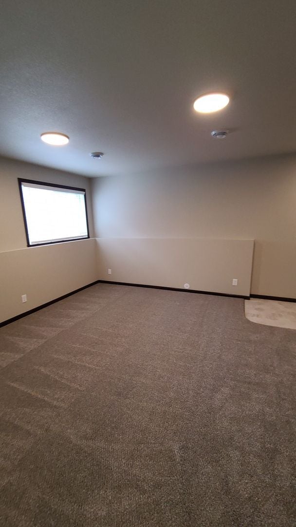 Building Photo - Modern 3 Bedroom Home with Garage & Fenced Yard for Rent!