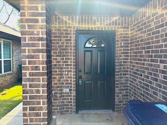 Building Photo - 7508 Redbud Villas Ct
