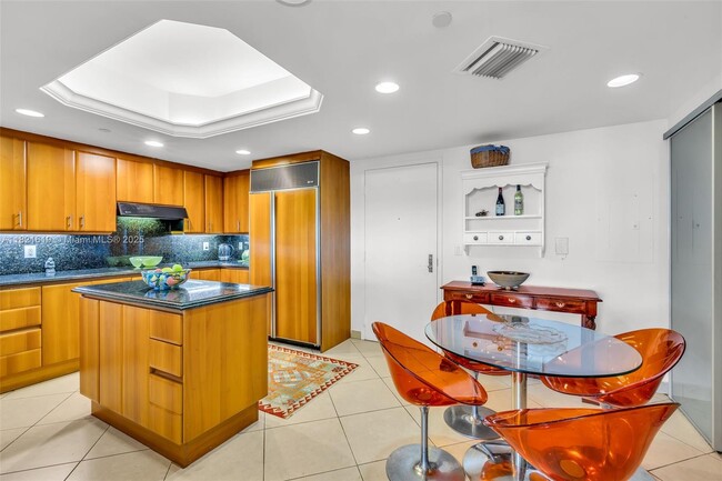 Building Photo - 9559 Collins Ave