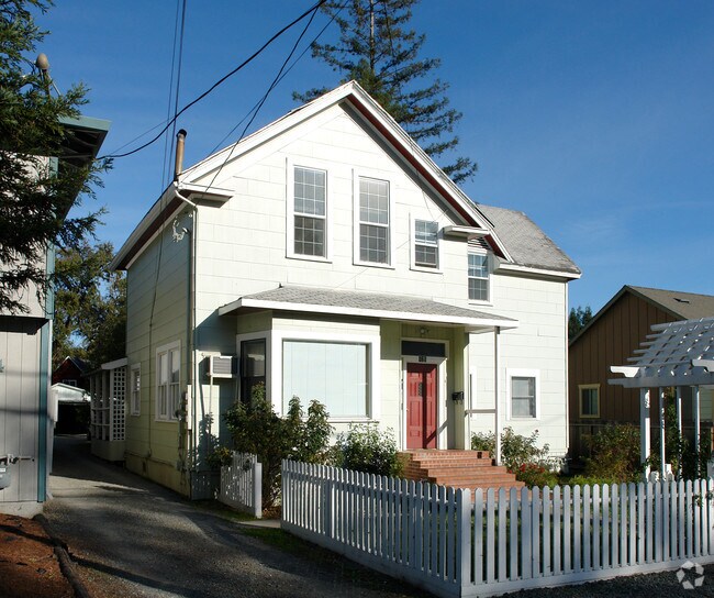 420 N Cloverdale Blvd 420 N Cloverdale Blvd Cloverdale CA 95425