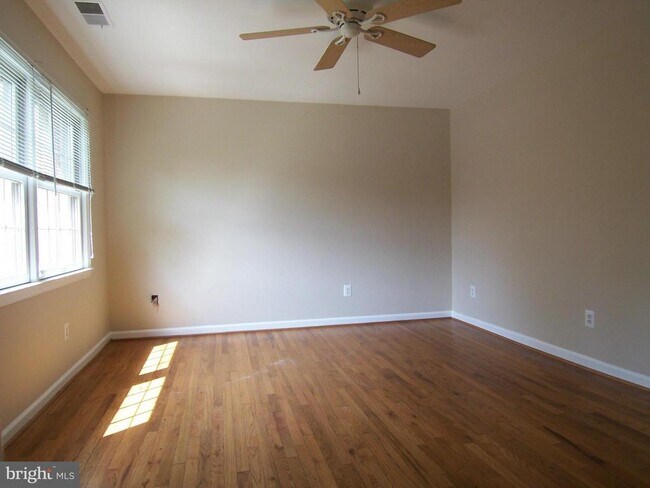 Building Photo - 8502 Lakinhurst Ln