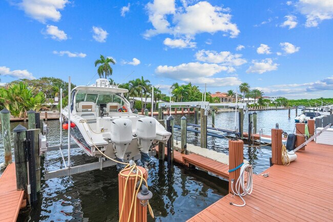 Building Photo - 2739 NE 15th St