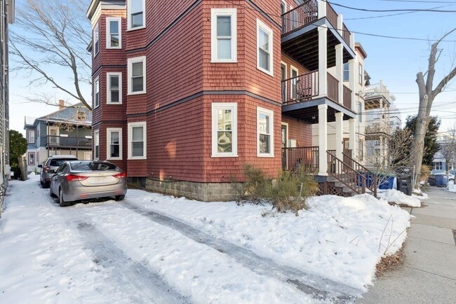 Building Photo - 34 Belknap St