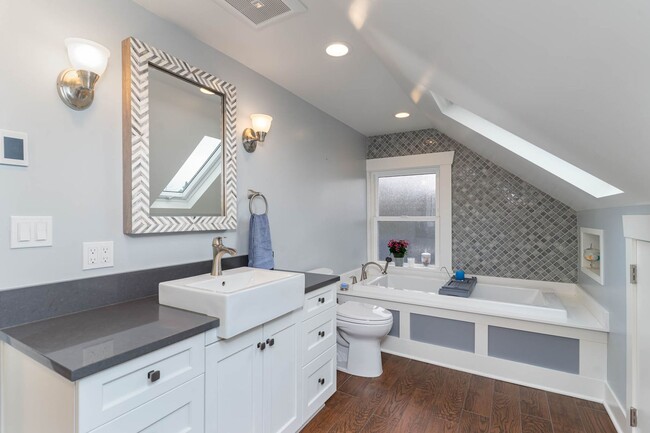 Building Photo - 4bd/3ba Seattle Home