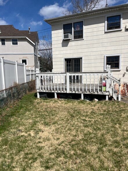 Building Photo - 96 Renwick Ave