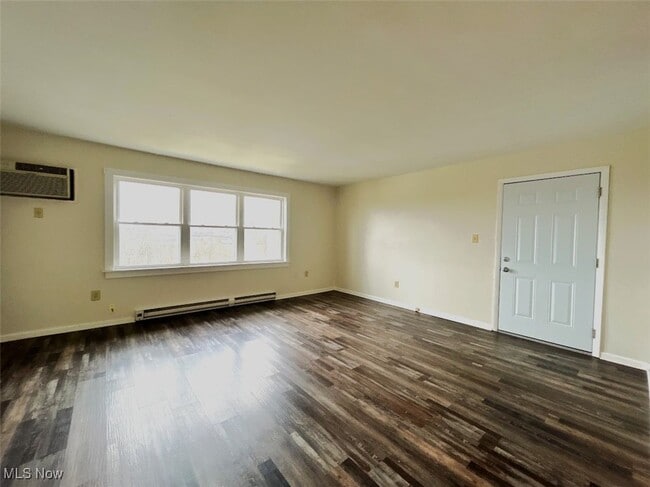 Building Photo - 405 Colonial Dr