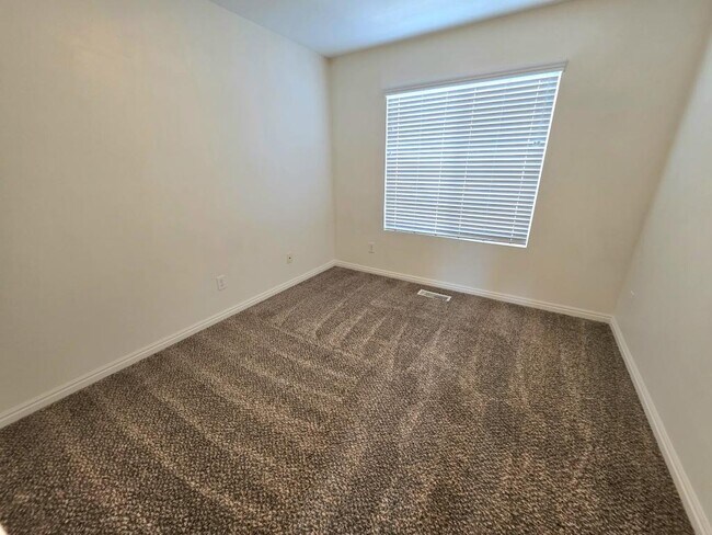 Building Photo - 1045 S 1200 W