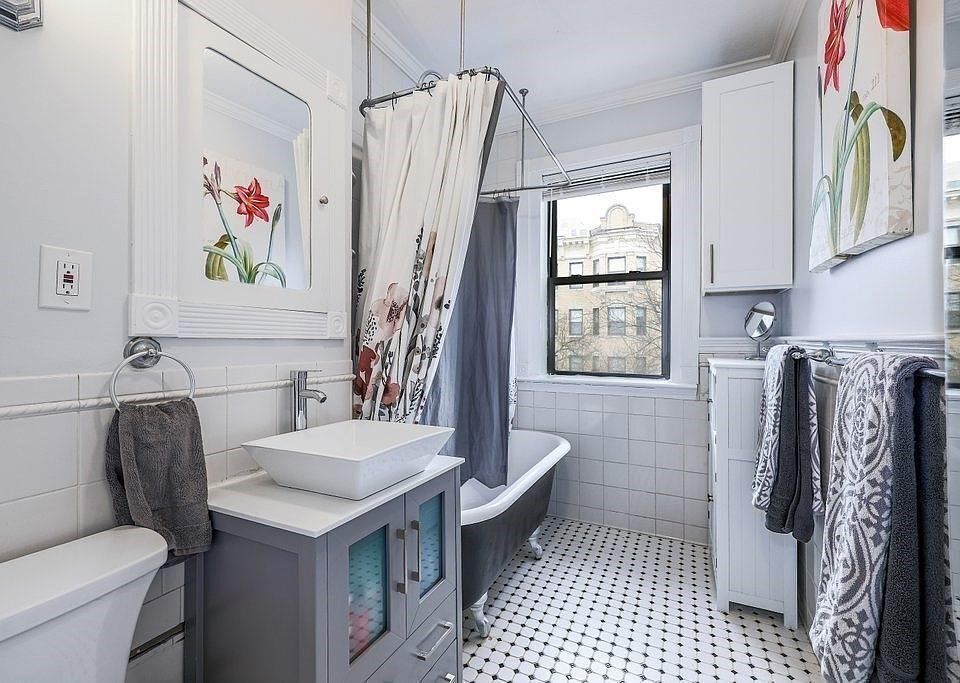 Building Photo - 51 Park Dr